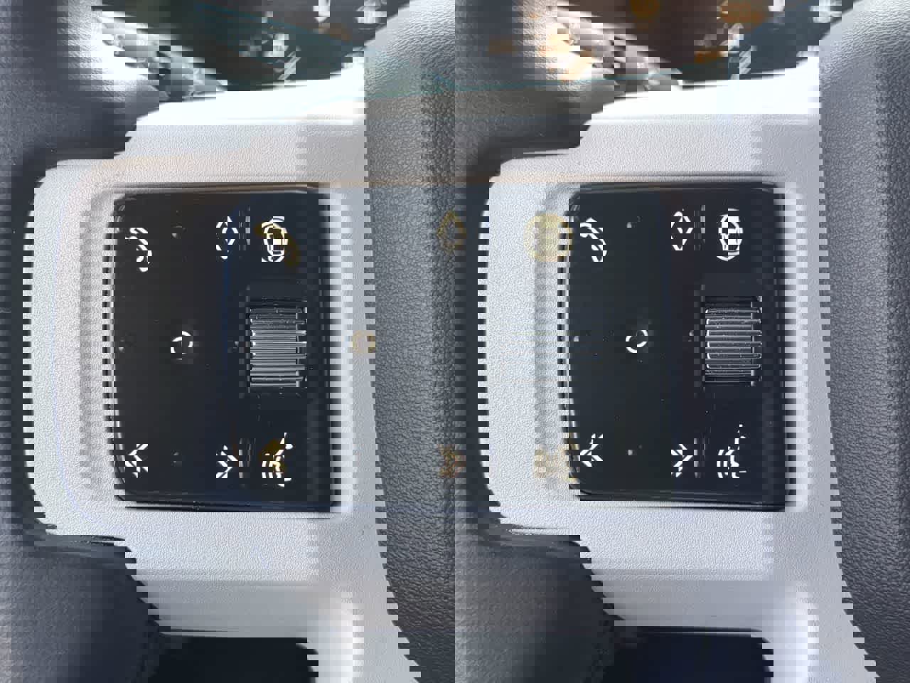 Used 2025 Land Rover Defender 110 S AWD/4WD image 25