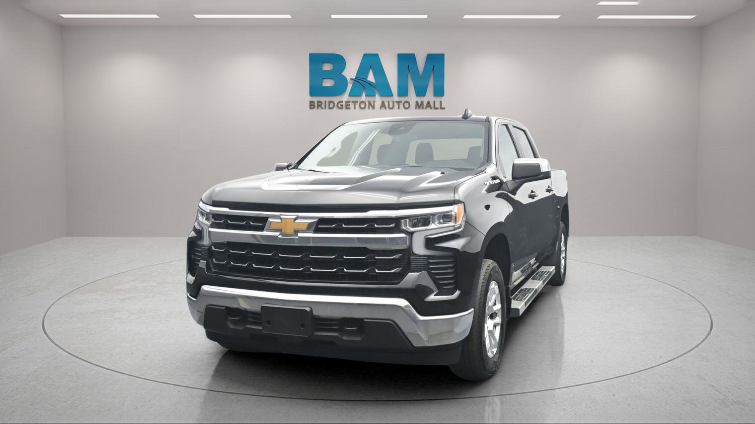 Used 2022 Chevrolet Silverado 1500 LT AWD/4WD image 3