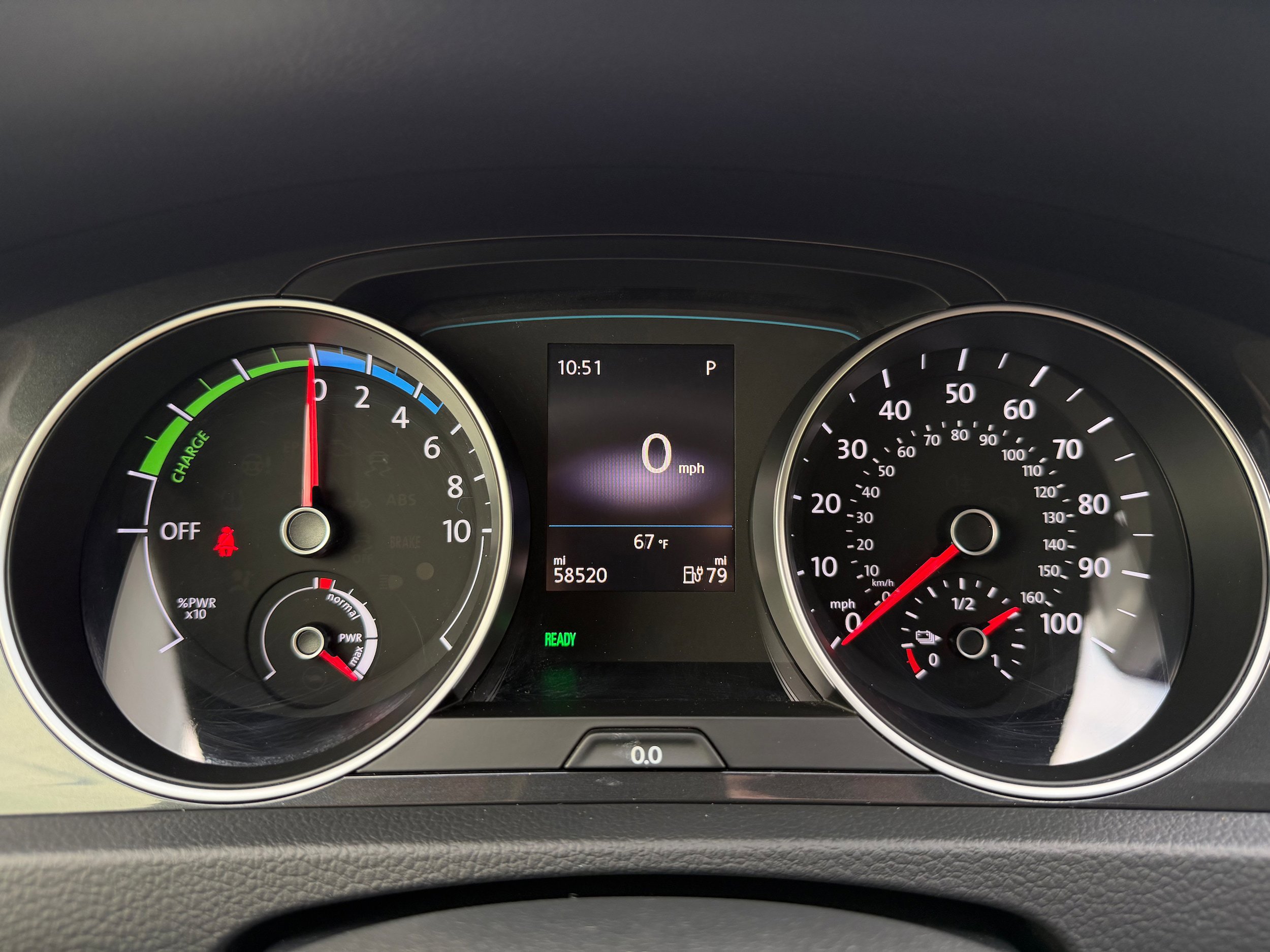 Used 2019 Volkswagen e-Golf SE FWD image 17