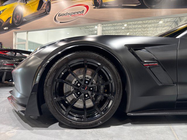 Used 2017 Chevrolet Corvette Grand Sport w/ Carbon Flash Badge Package RWD image 18