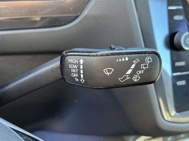 Used 2021 Volkswagen Tiguan SE w/ Panoramic Sunroof Package image 26