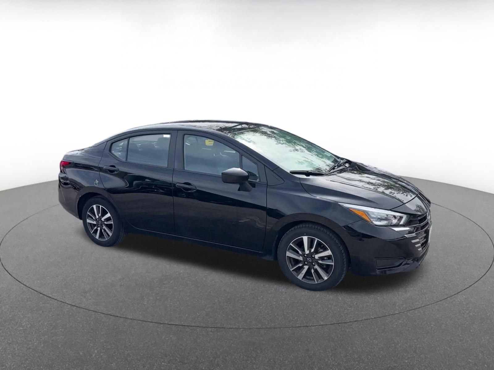 Used 2025 Nissan Versa SV FWD image 2