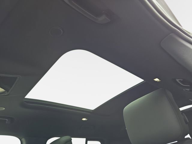 New 2026 Land Rover Defender 130 X-Dynamic SE image 30