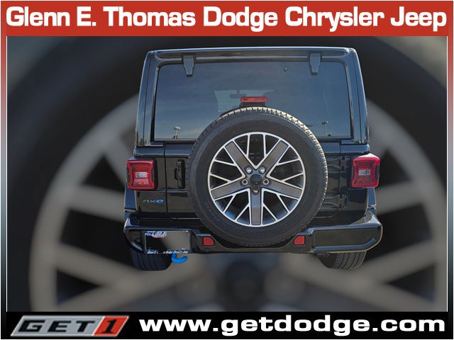 Used 2023 Jeep Wrangler Sahara image 8