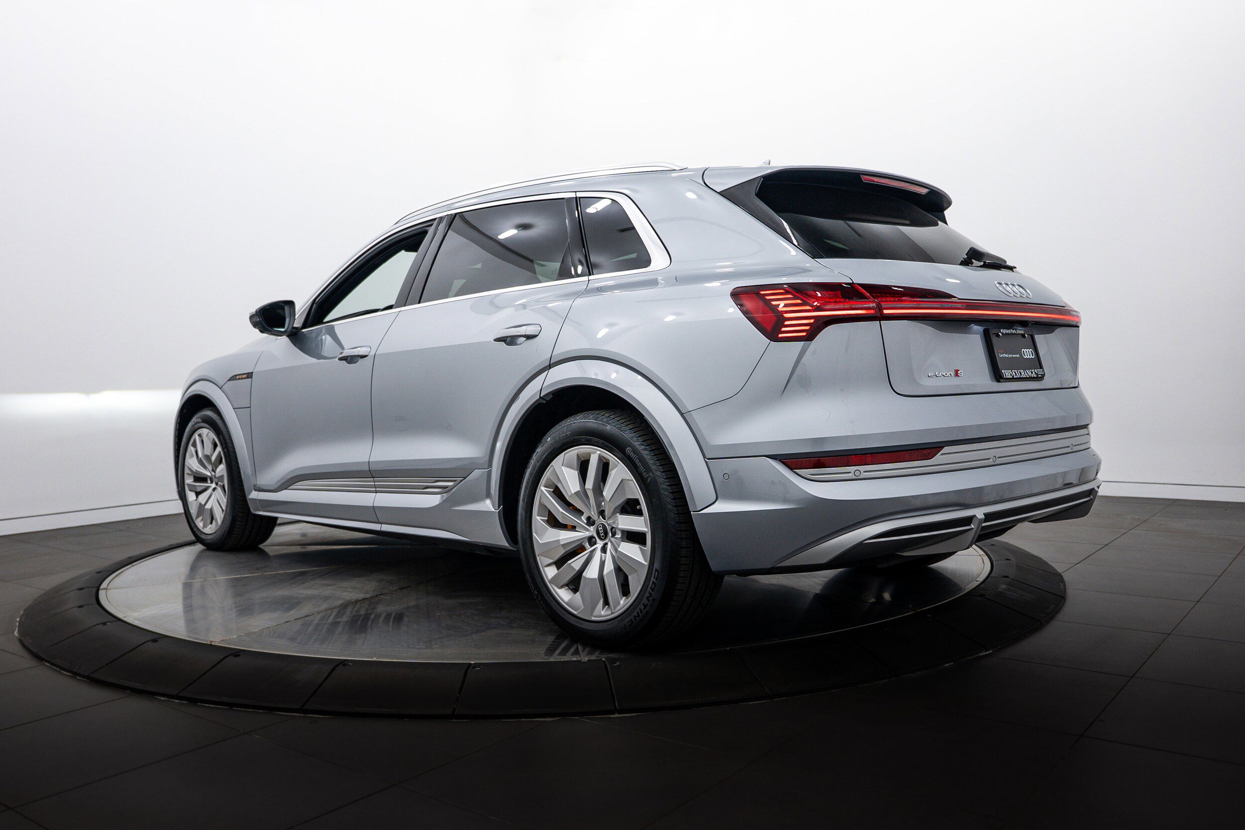 Certified 2023 Audi e-tron S Premium Plus AWD/4WD image 5