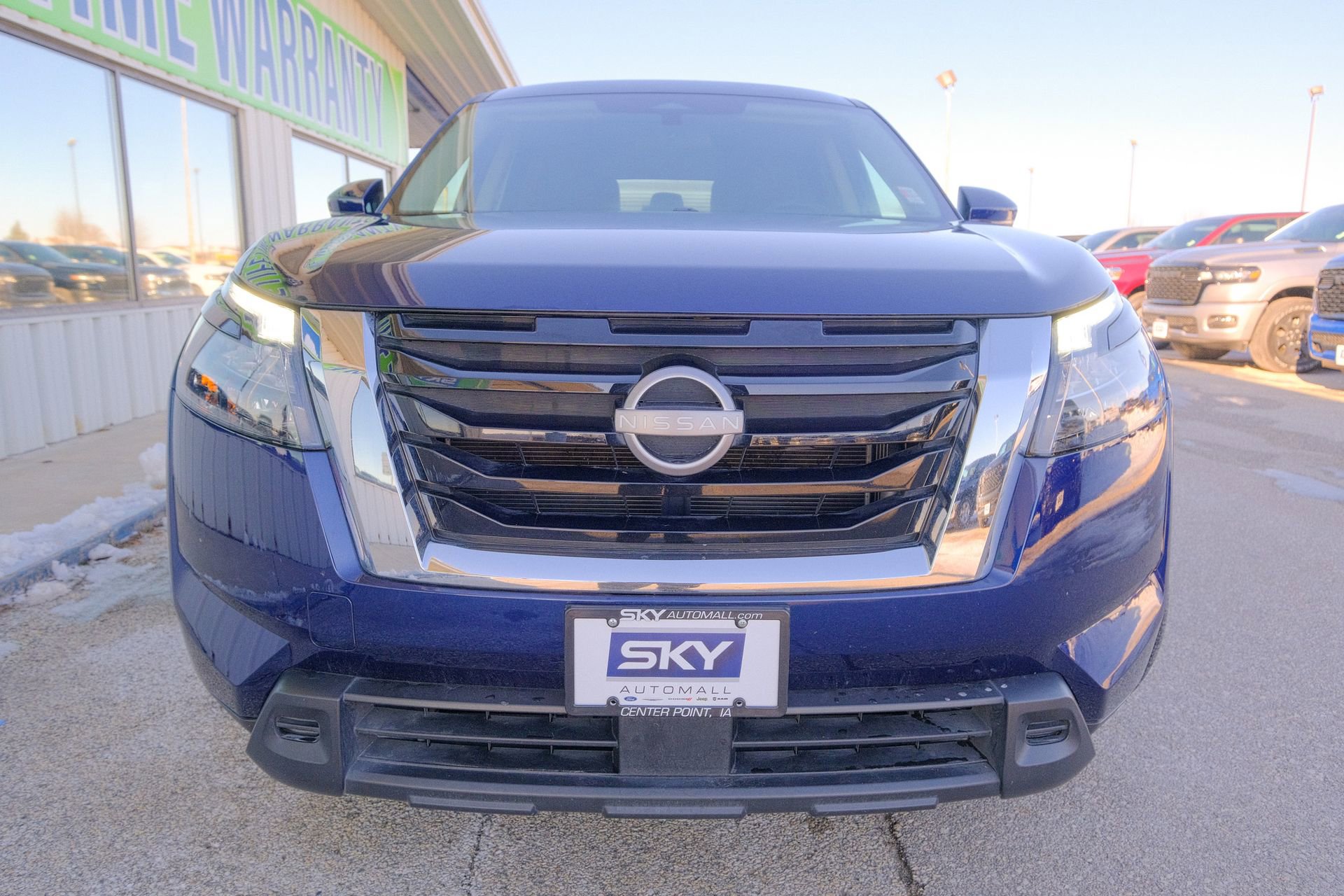 Used 2025 Nissan Pathfinder SV image 14