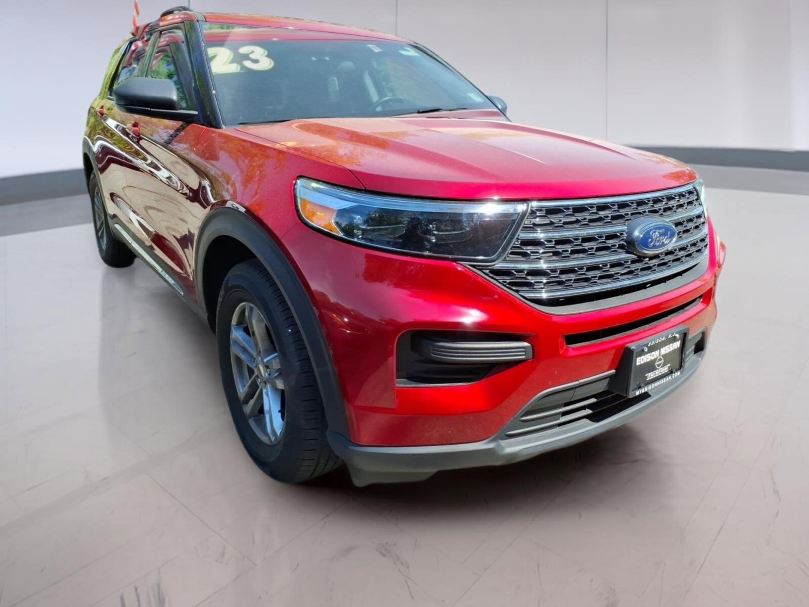 Used 2023 Ford Explorer XLT AWD/4WD image 1