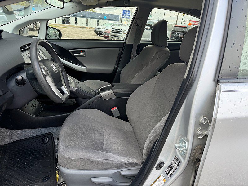 Used 2015 Toyota Prius Three image 9