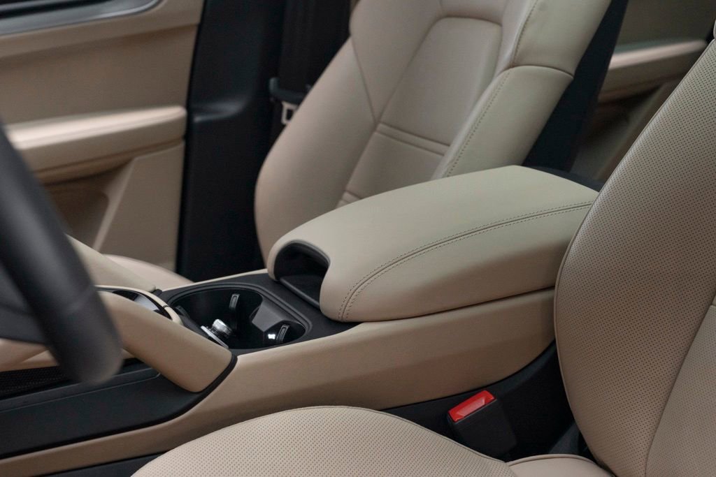 Used 2024 Porsche Cayenne Coupe image 13