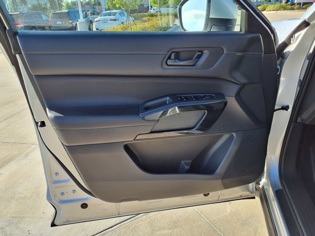 Used 2025 Nissan Pathfinder SV FWD image 14