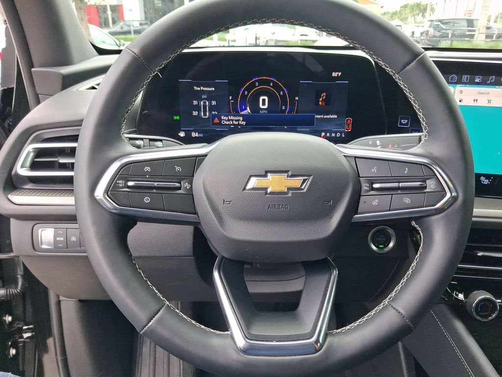 Used 2025 Chevrolet Traverse LT FWD image 17