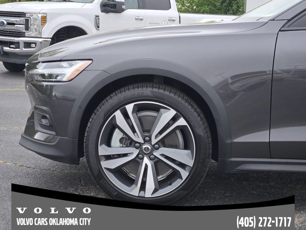 Certified 2025 Volvo V60 B5 Cross Country Plus AWD/4WD image 6