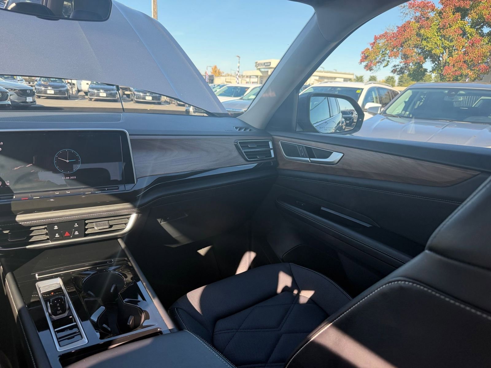 Used 2025 Volkswagen Atlas SE image 35