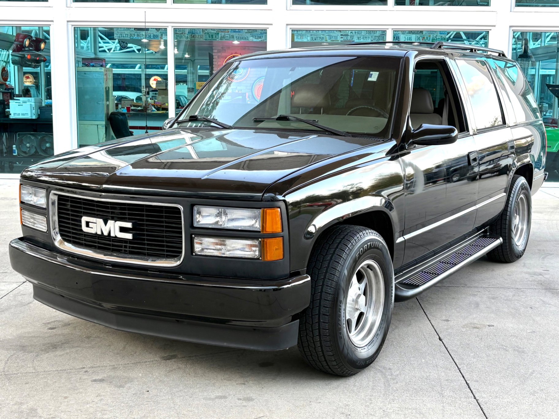 Used 1996 GMC Yukon SLE image 1