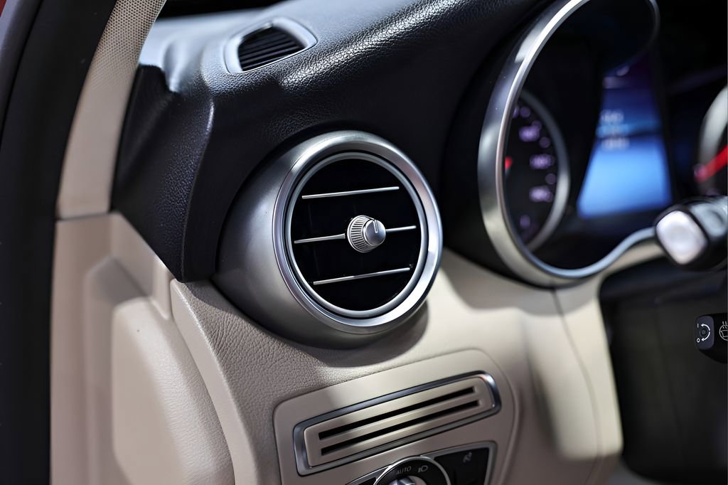 Used 2020 Mercedes-Benz C 300 4MATIC Sedan image 35