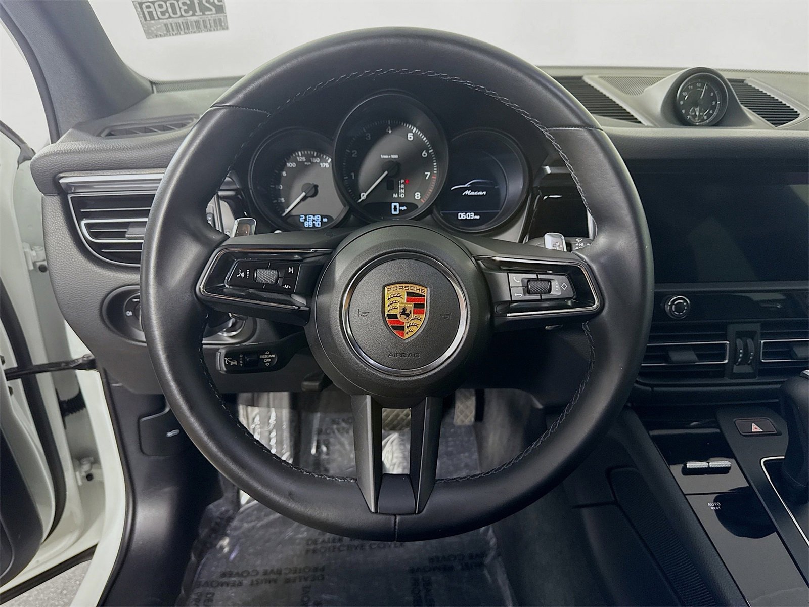 Certified 2024 Porsche Macan image 12