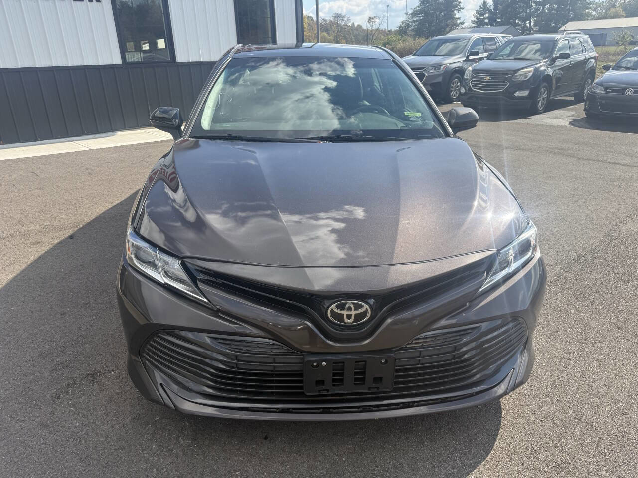 Used 2018 Toyota Camry LE image 3