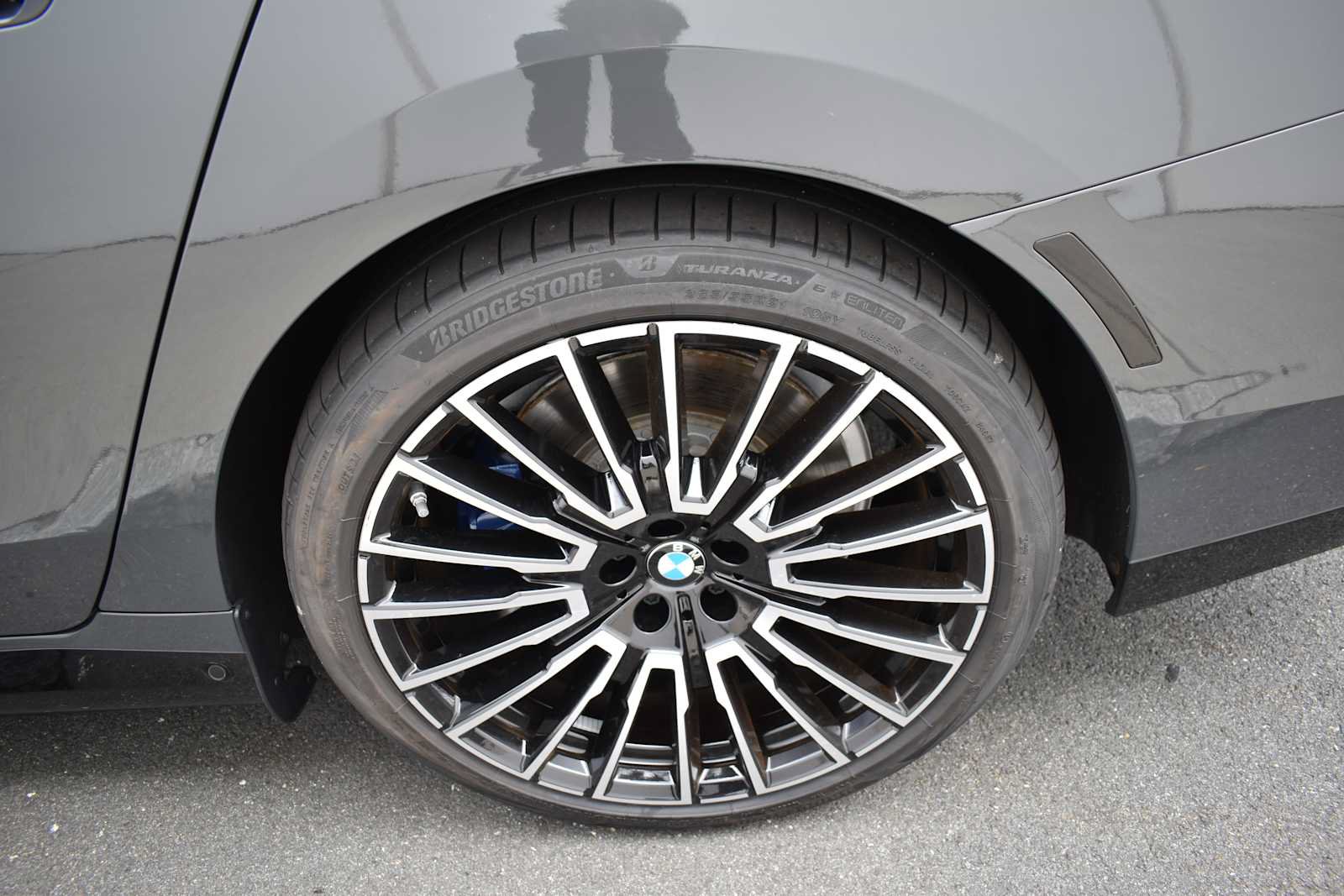 Used 2024 BMW i7 xDrive60 w/ Executive Package AWD/4WD image 21