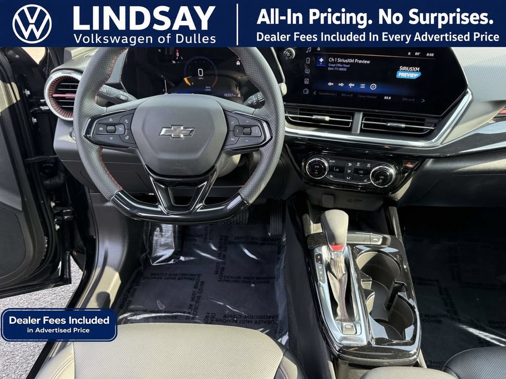 Used 2025 Chevrolet Trax RS w/ Sunroof Package FWD image 10