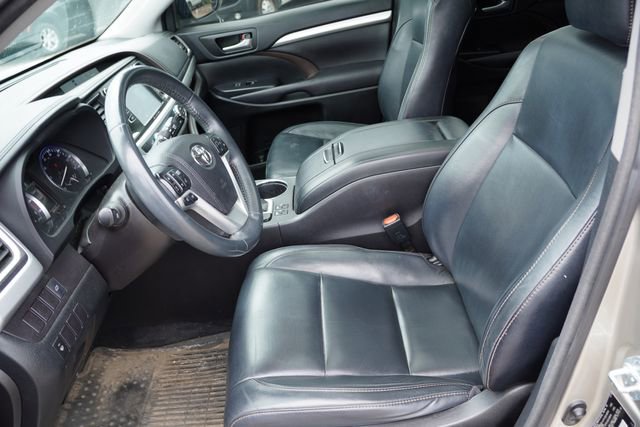 Used 2016 Toyota Highlander XLE AWD/4WD image 4