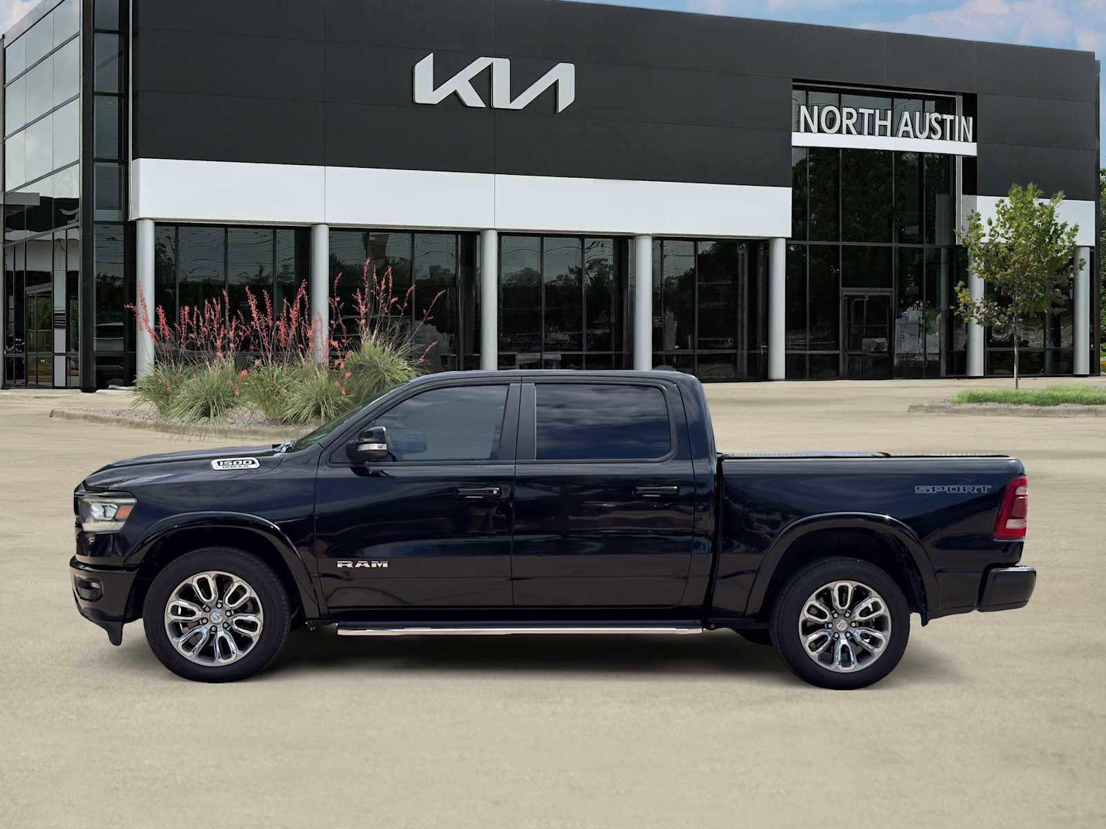 Used 2020 RAM 1500 Laramie w/ Sport Appearance Package AWD/4WD image 3