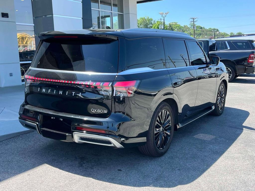 Used 2025 INFINITI QX80 Sensory AWD/4WD image 3
