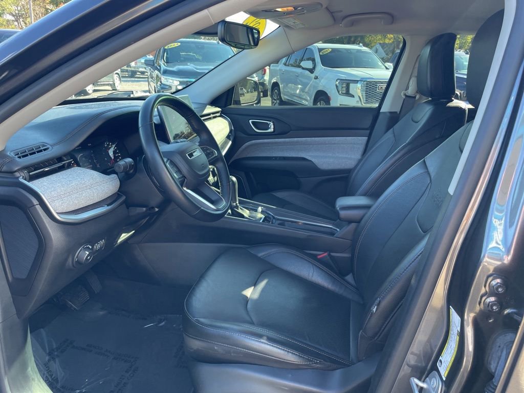 Used 2022 Jeep Compass Latitude image 4