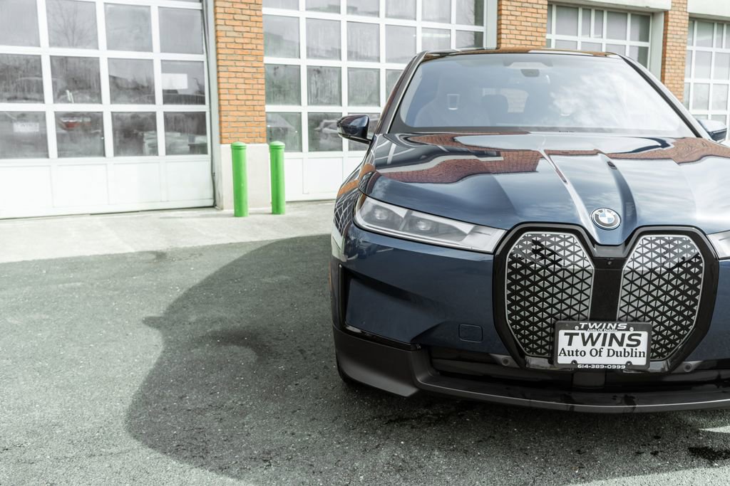 Used 2023 BMW iX xDrive50 w/ Premium Package image 42