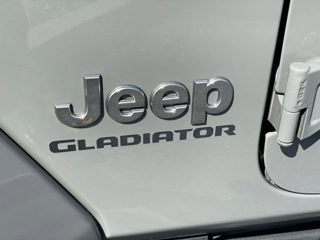 Used 2022 Jeep Gladiator Overland w/ Cold Weather Group AWD/4WD image 29