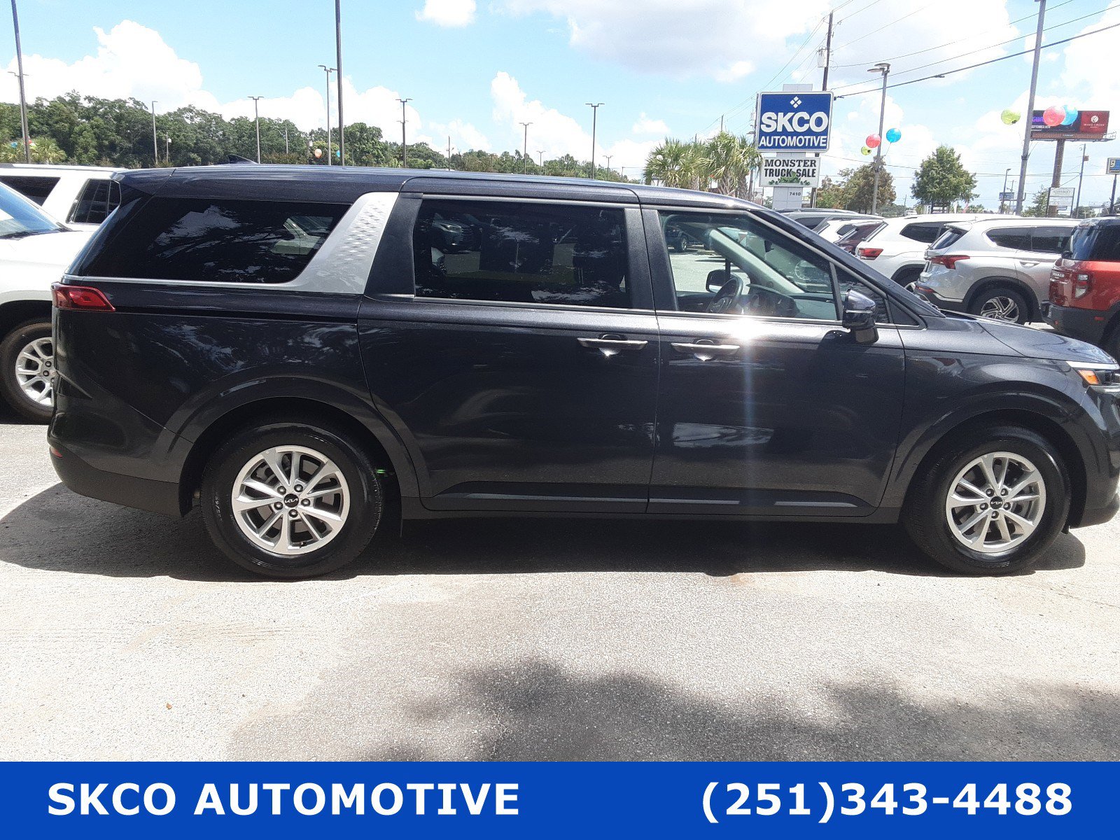 Used 2024 Kia Carnival LX image 6