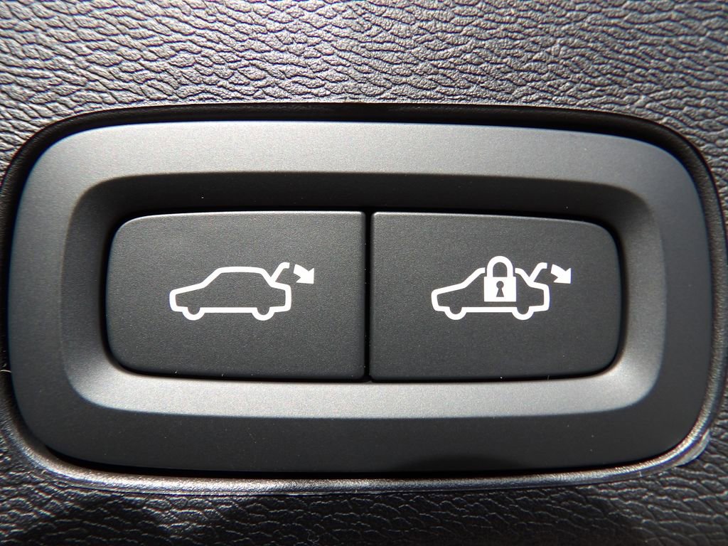 New 2026 Volvo XC60 B5 Ultra w/ Protection Package Premier AWD/4WD image 28