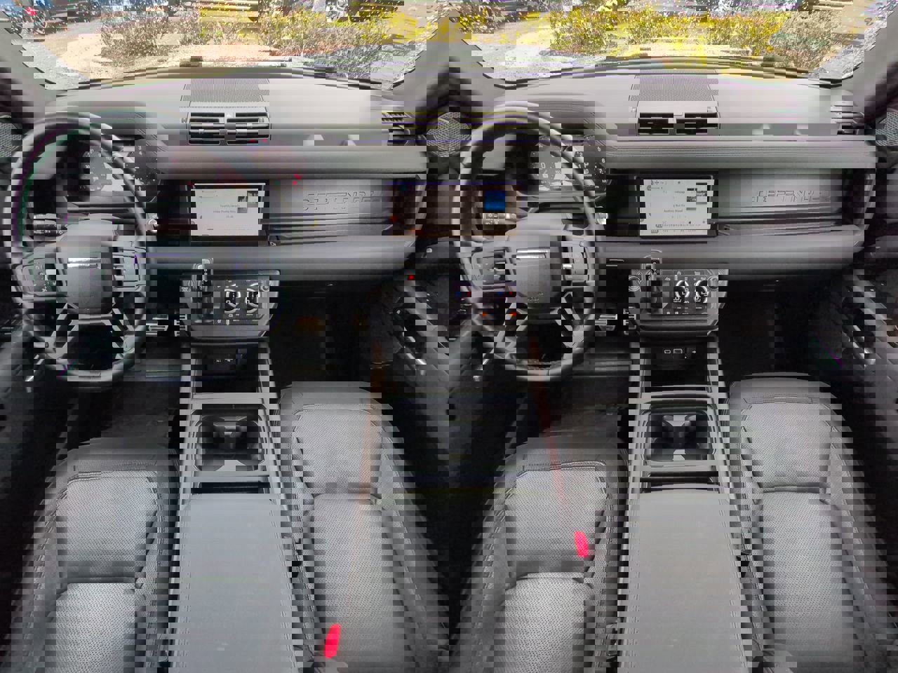 Used 2023 Land Rover Defender 110 X-Dynamic SE image 15