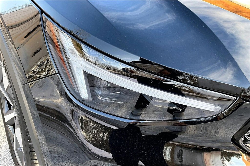 Used 2026 Volvo XC40 B5 Plus w/ Protection Package Premier image 31