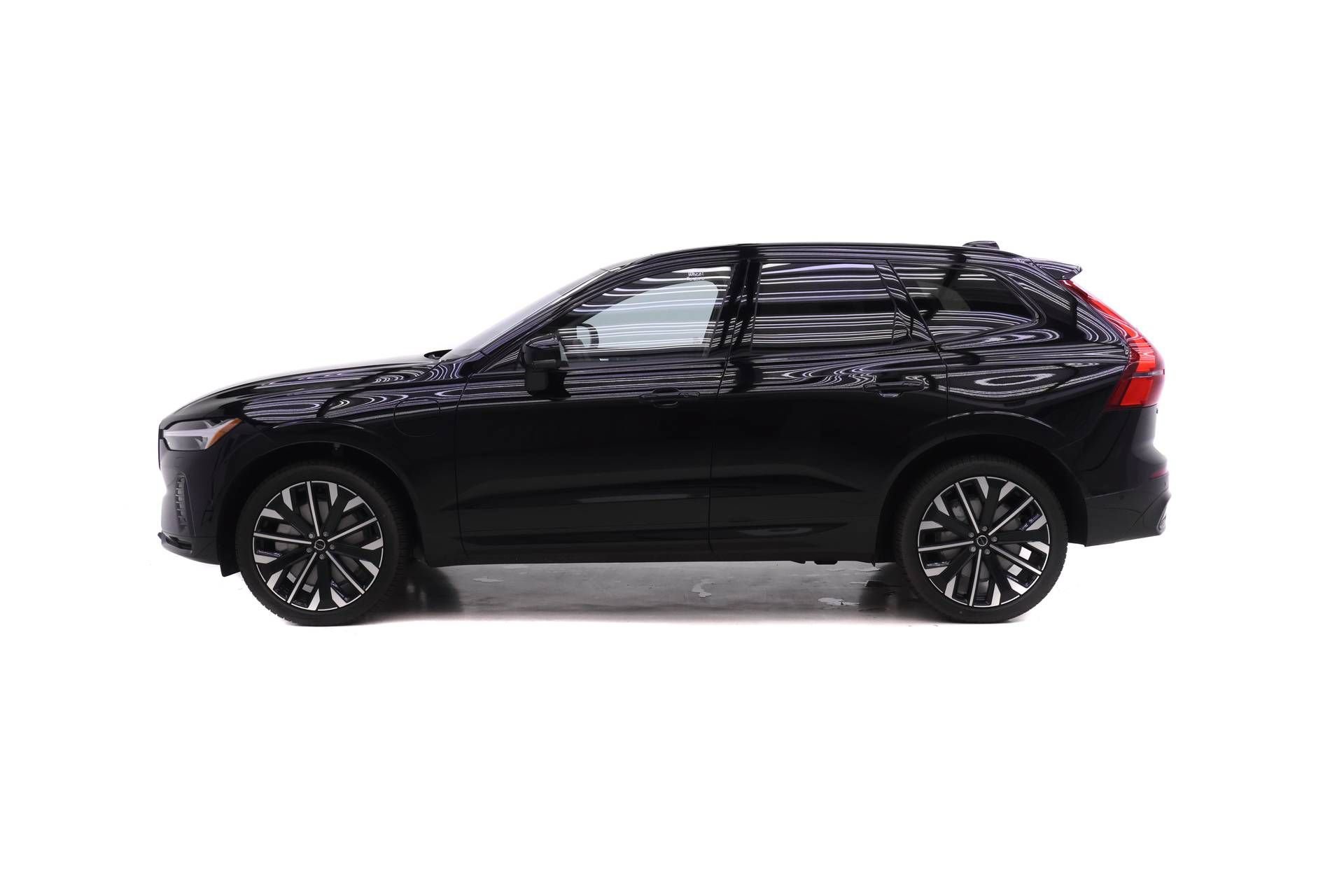 New 2026 Volvo XC60 T8 Ultra w/ Protection Package Premier AWD/4WD image 3
