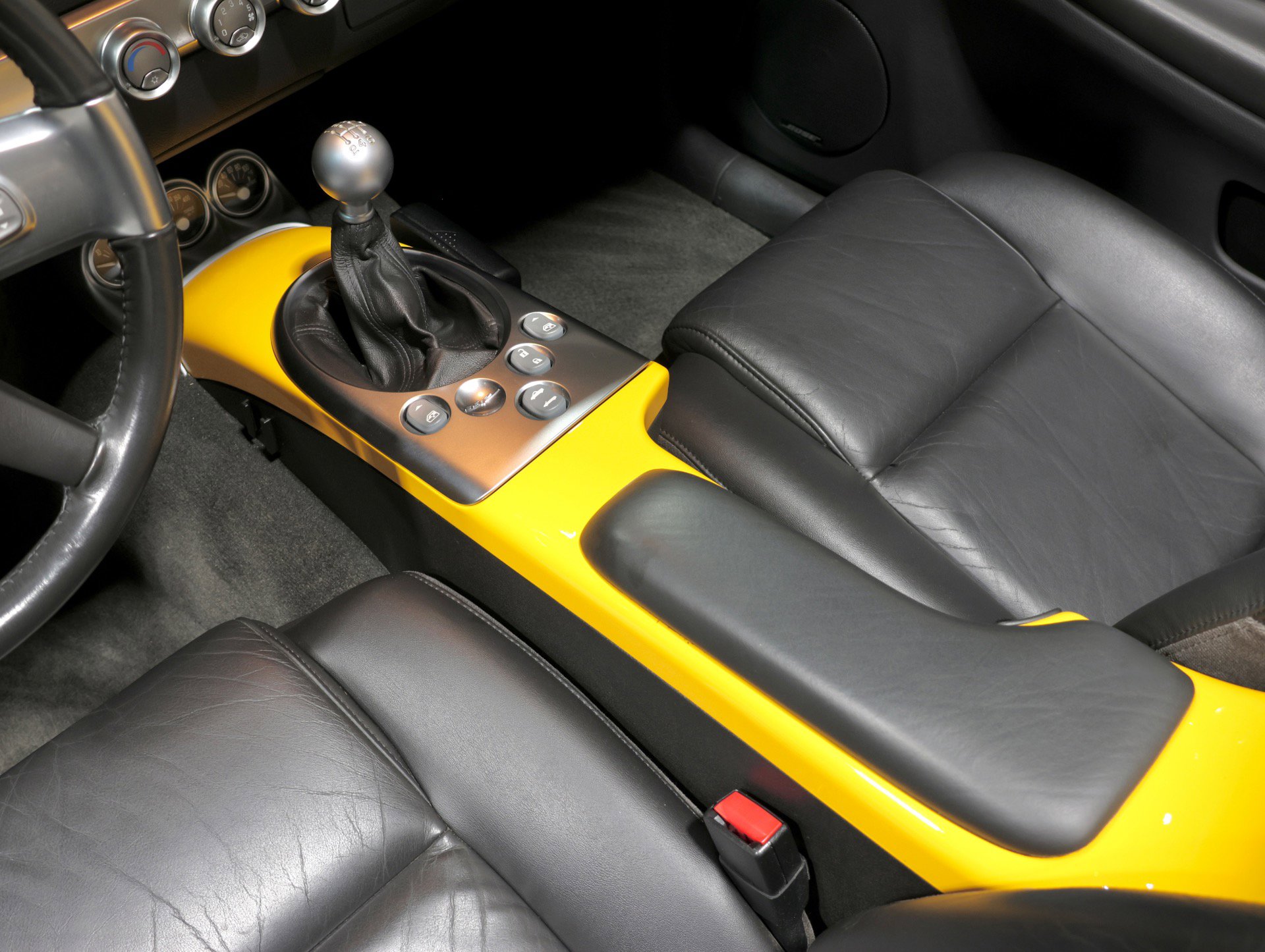 Used 2005 Chevrolet SSR 6 Speed Manual - Only 12K Mile w/ Preferred Equipment Group image 83