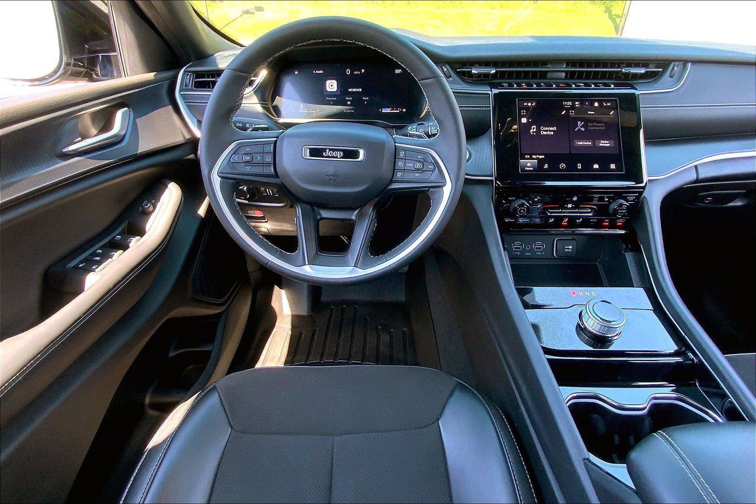 Used 2023 Jeep Grand Cherokee Altitude AWD/4WD image 5