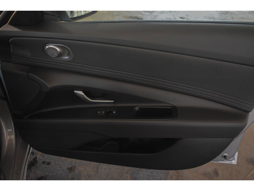New 2025 Hyundai Elantra Limited image 83