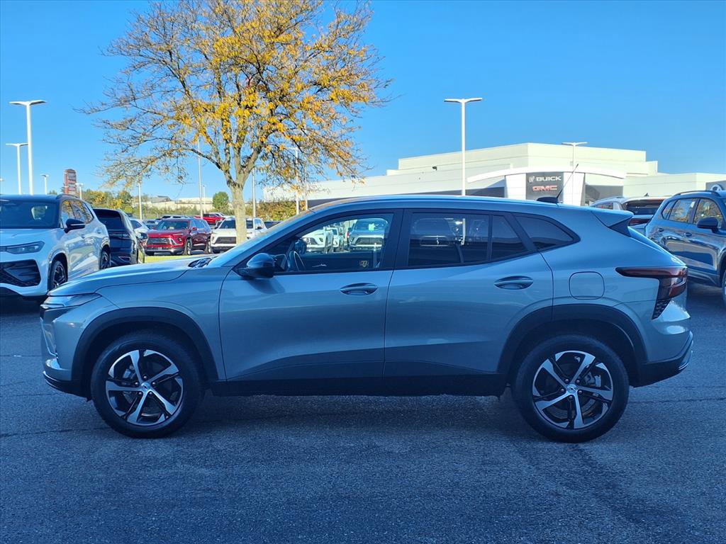 Used 2024 Chevrolet Trax RS w/ Driver Confidence Package image 3