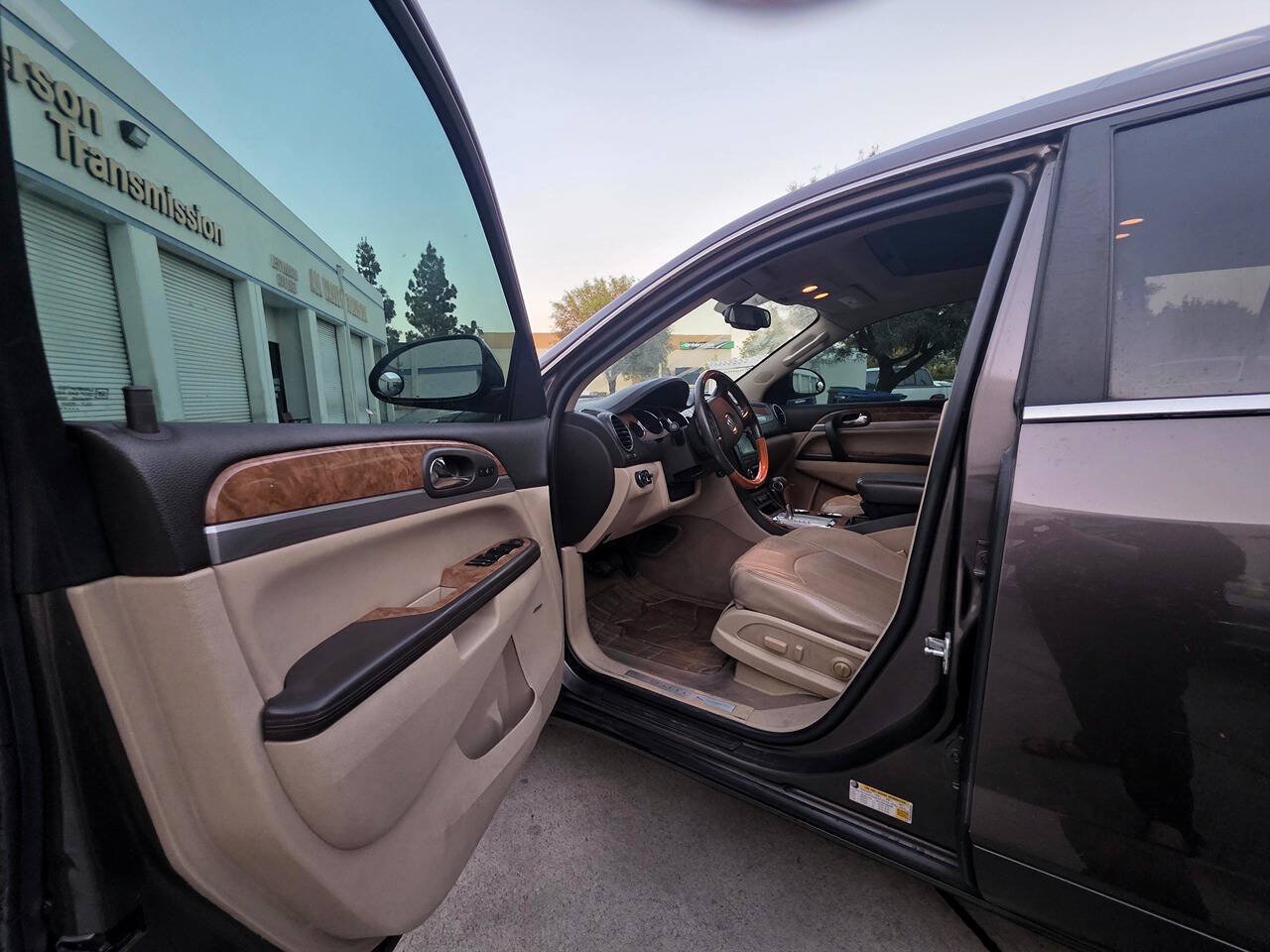 Used 2012 Buick Enclave Leather FWD image 8