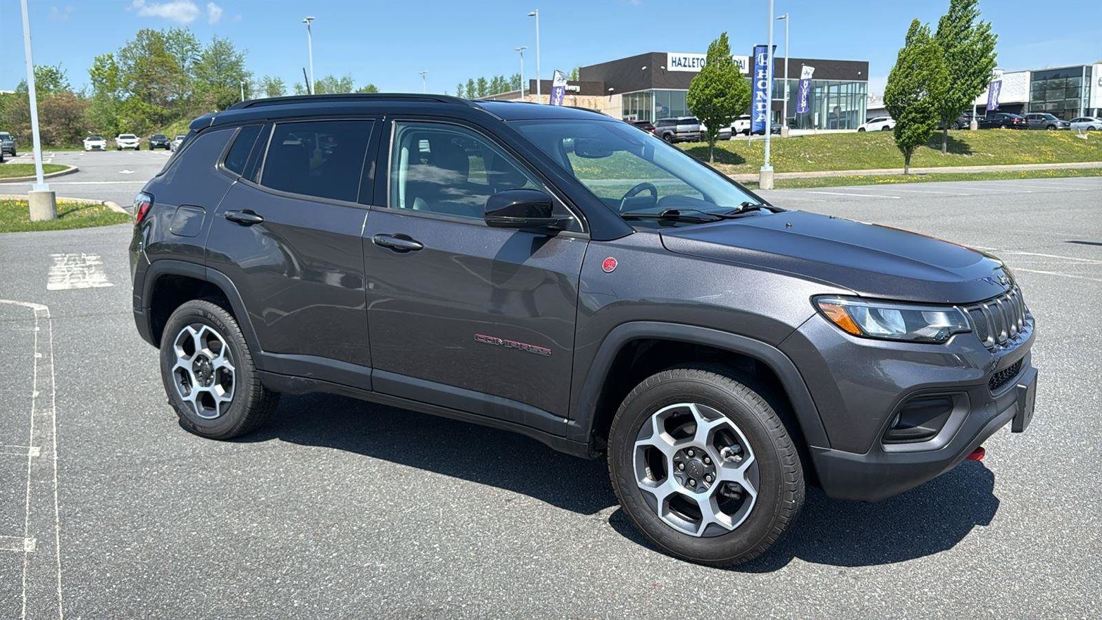 Used 2022 Jeep Compass Trailhawk w/ Trailhawk Convenience Group AWD/4WD image 2