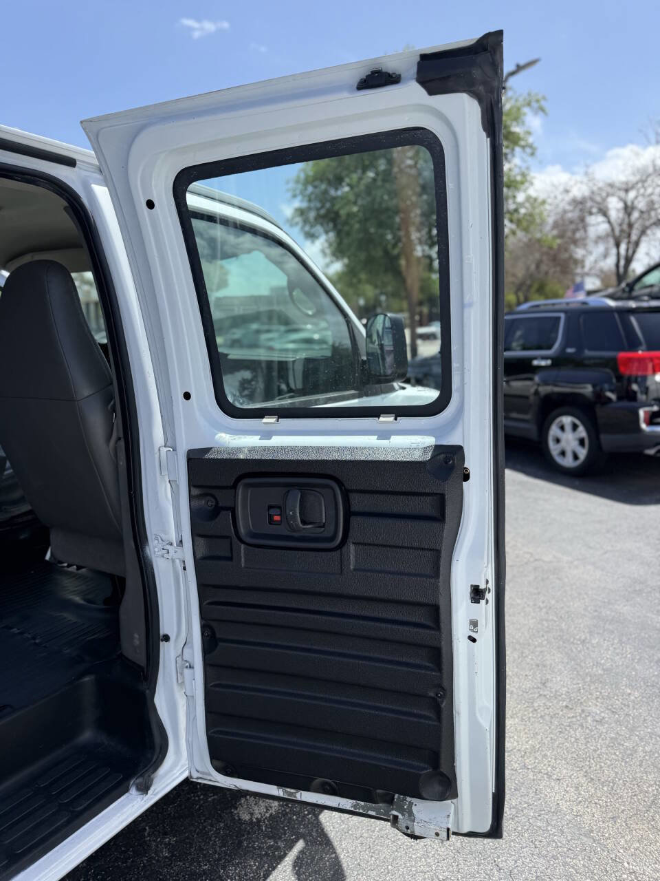 Used 2005 Chevrolet Express 2500 image 20