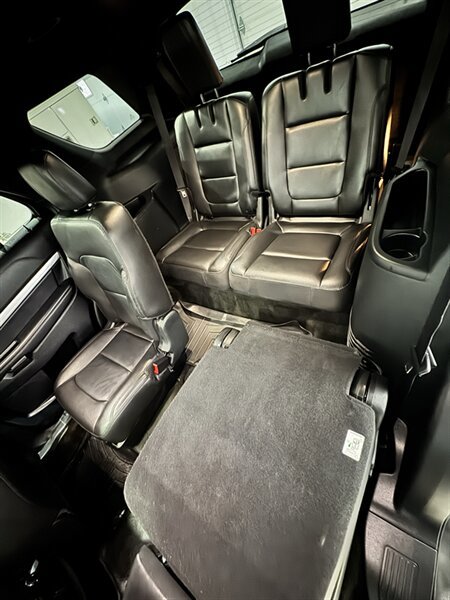 Used 2018 Ford Explorer XLT w/ Equipment Group 202A AWD/4WD image 8