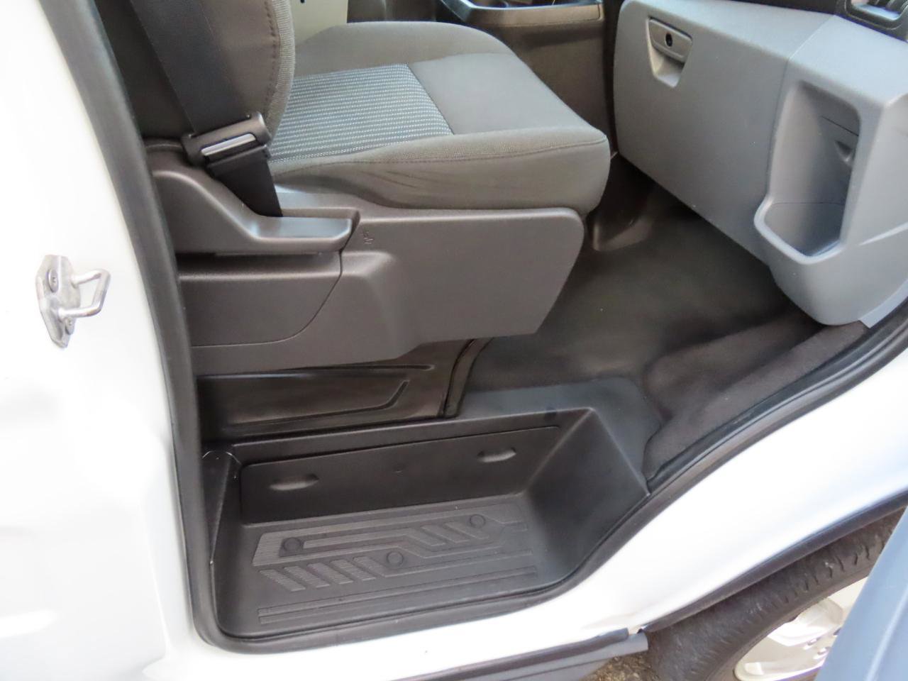 Used 2018 Ford Transit 250 130 Low Roof RWD image 18