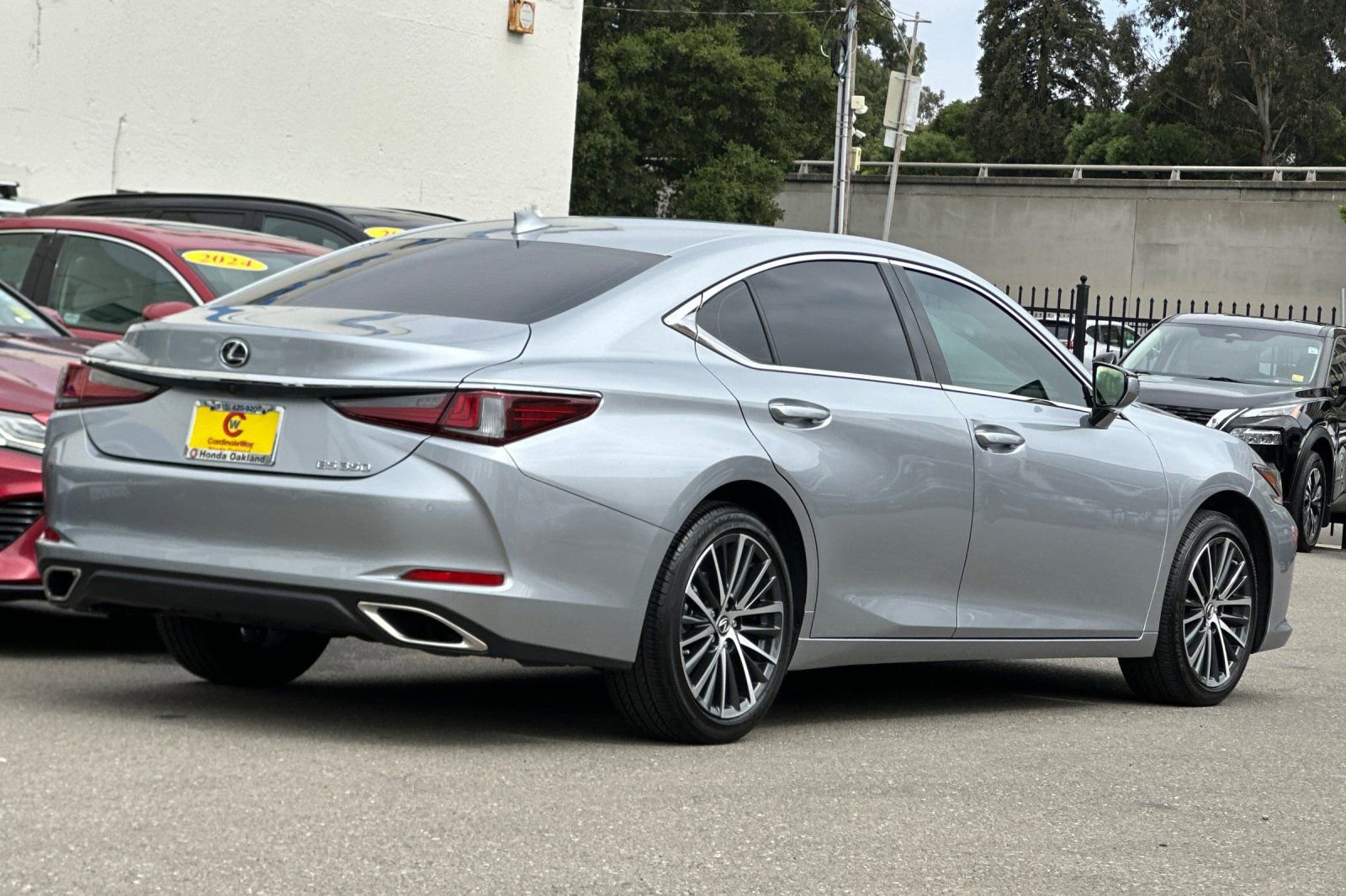 Used 2025 Lexus ES 350 w/ Premium Package FWD image 4