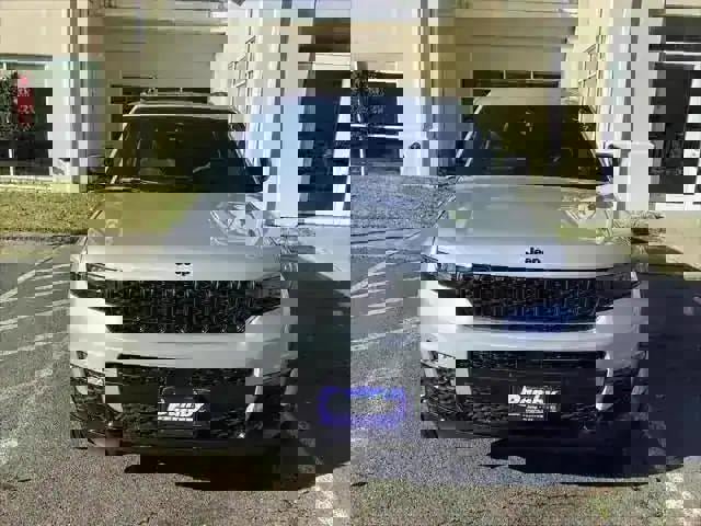 New 2025 Jeep Grand Cherokee L Limited w/ Black Appearance Package image 2