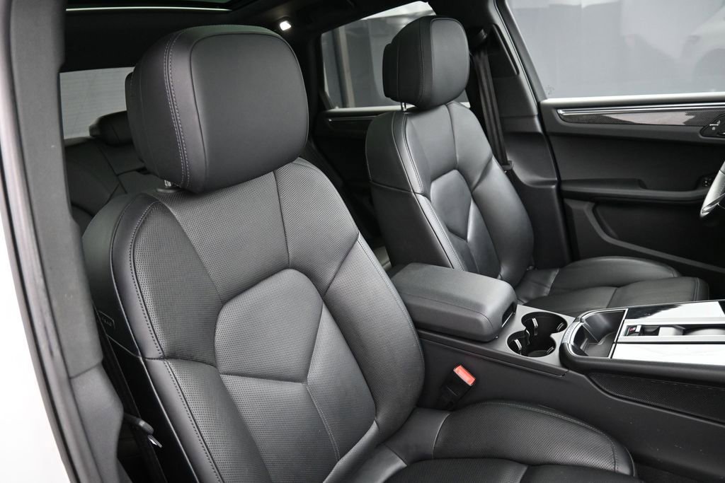 Certified 2023 Porsche Macan S AWD/4WD image 31