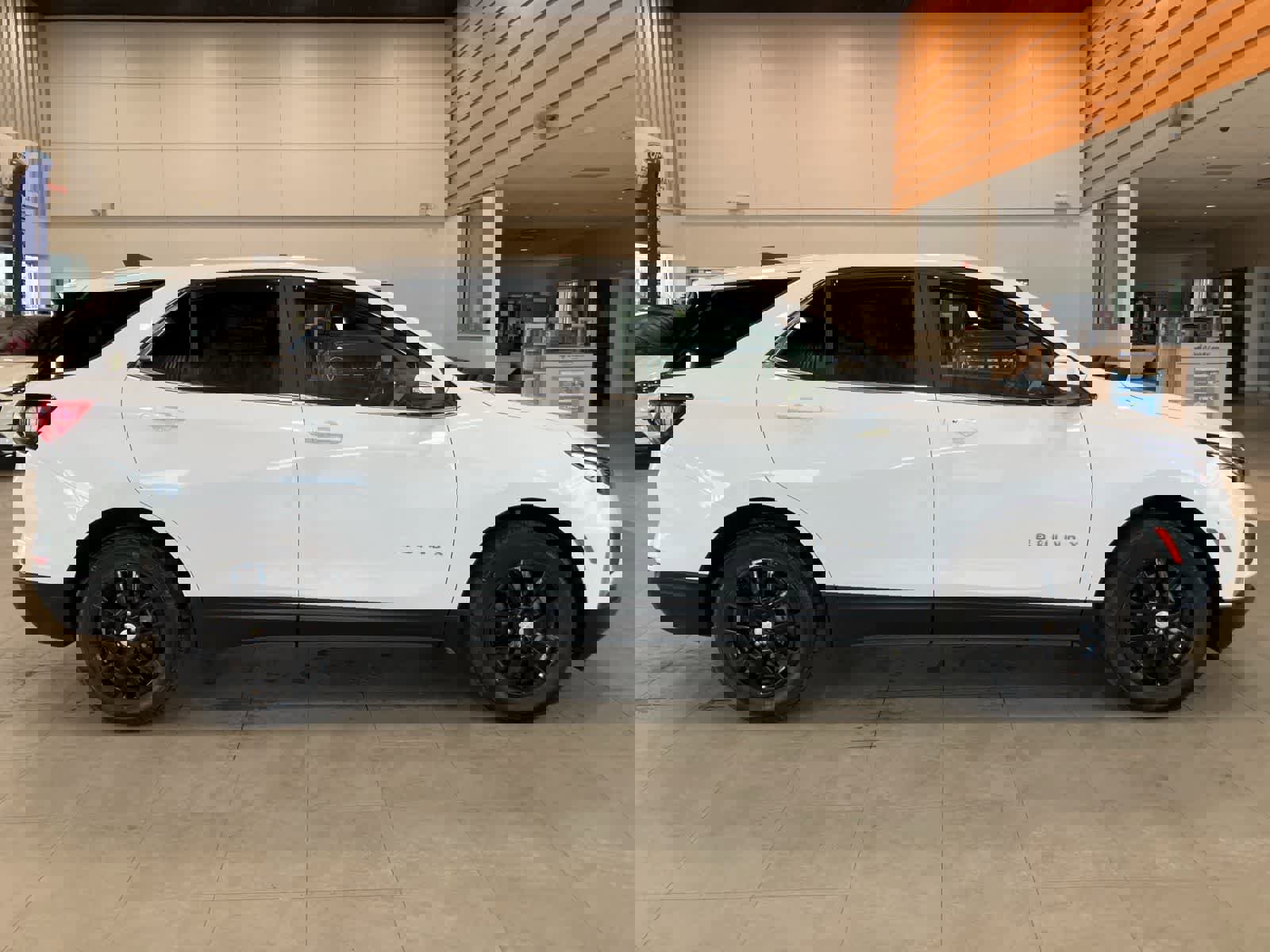 Used 2023 Chevrolet Equinox LT image 4