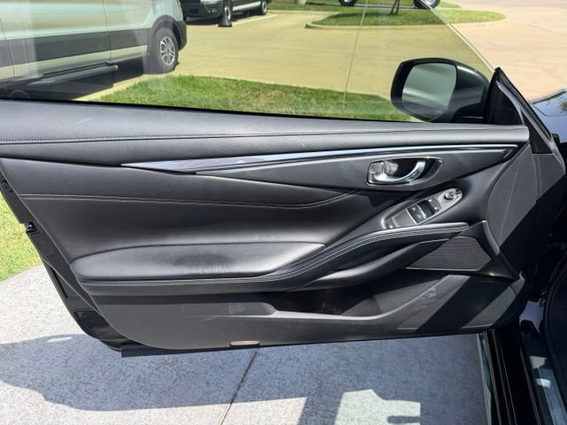 Used 2018 INFINITI Q60 2.0t w/ Moonroof Package RWD image 7