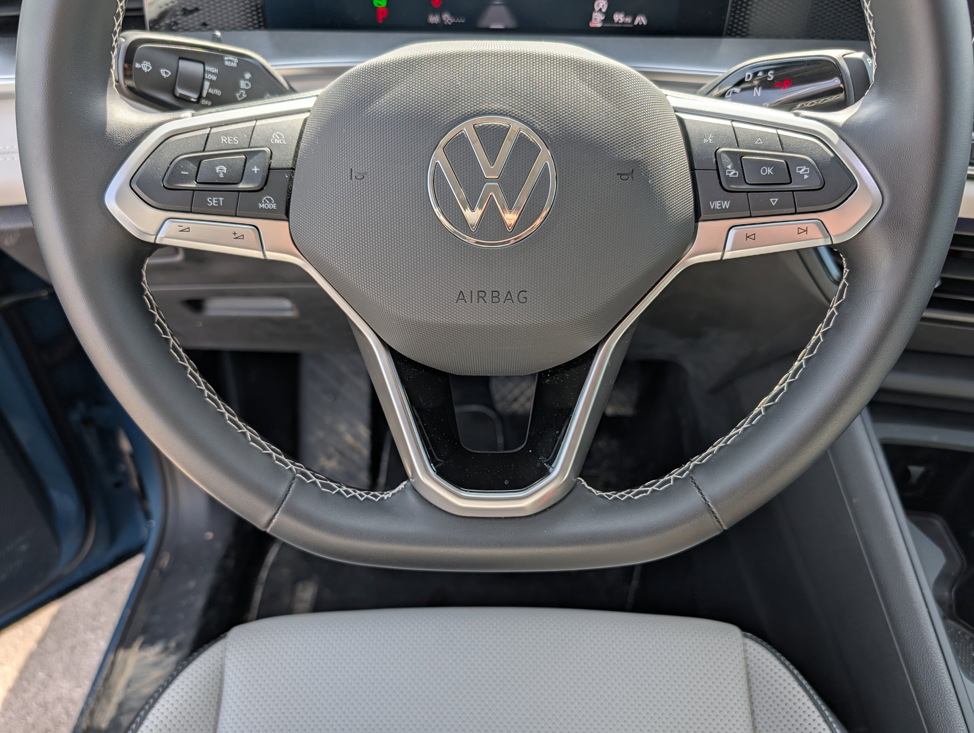 Certified 2025 Volkswagen Tiguan SE image 27