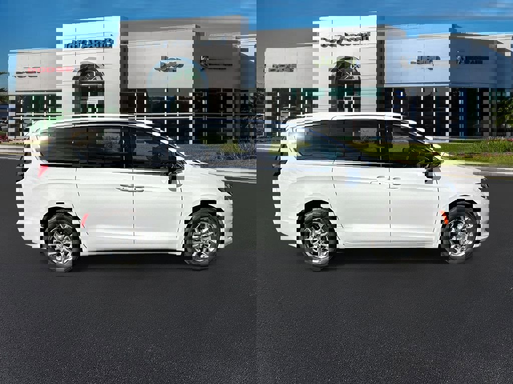 New 2026 Chrysler Voyager LX image 10